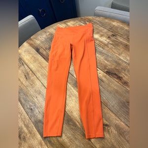 Lululemon Invigorate
High-Rise Tight 25 Size 6 in Brick